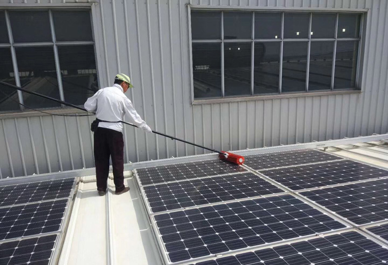光伏發(fā)電怎么清洗，光伏板清潔要斷電嗎